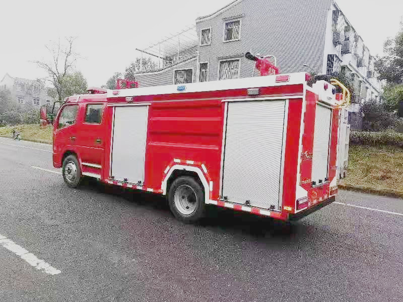東風(fēng)5噸泡沫消防車(chē)