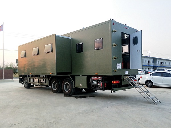 重汽豪沃后雙橋野戰宿營車(8-24人)