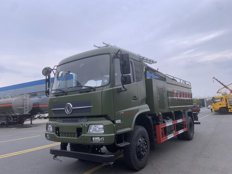 東風天錦四驅光伏板清洗車