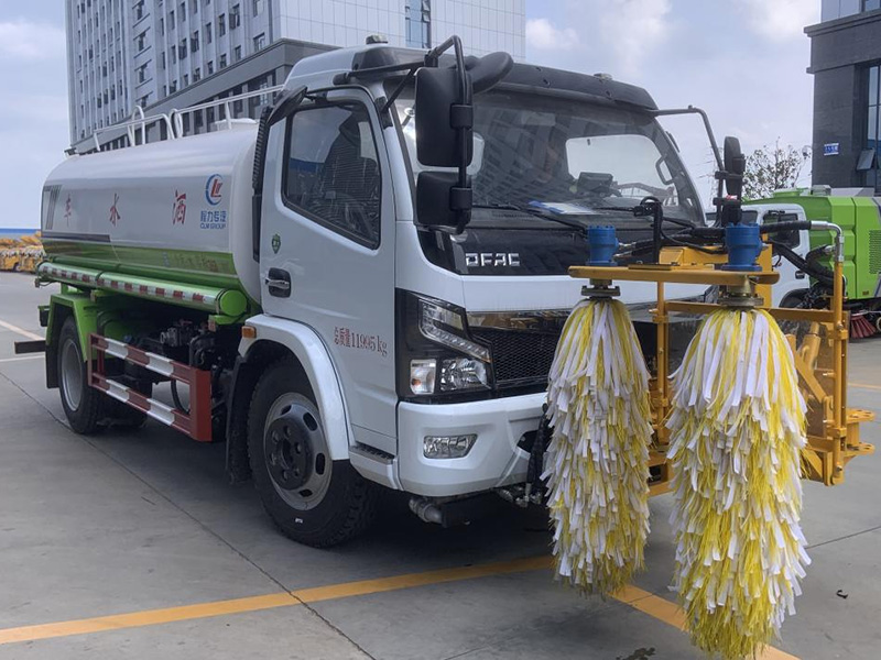 加裝前置高速護欄清洗機