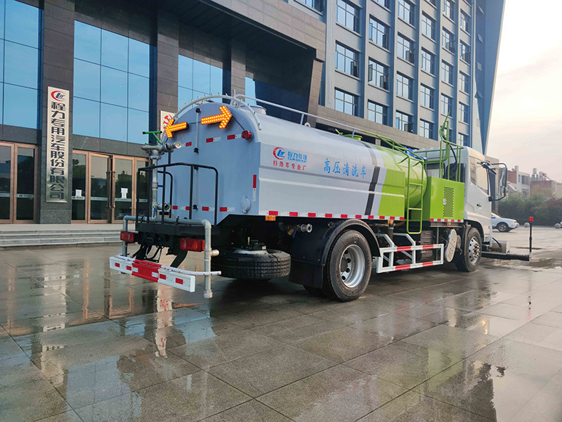 天錦國(guó)六CLW5180GQXD6型清洗車(chē)