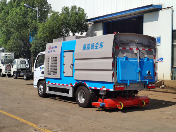 小多利卡玉柴吸塵車國(guó)六新款